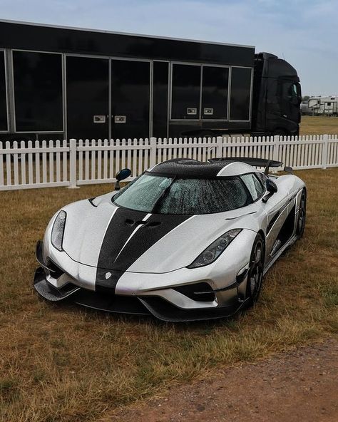 Koenigsegg Regera 🇸🇪 Keoniseeg Car, Regera Koenigsegg, Koenigsegg Agera R, Koenigsegg Regera, Koenigsegg Jesko, Koenigsegg Agera, Hyper Cars, Futuristic Cars Design, Street Racing Cars