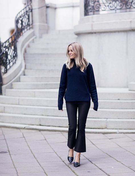 6 Ways To Style Next Season's Big Thing: Kick Flare Trousers Black Kick Flare Pants Outfit, Flared Trousers Outfit, London Wardrobe, Flare Outfit, Office Outfit Ideas, Flare Jeans Outfit, Style Désinvolte Chic, Black Flare Pants, Street Outfits