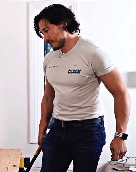 Buff Markiplier, Markiplier Side Profile, Sidamarink's Art, Markiplier Hot Pics, Markiplier Memes, Terrence Loves You, Mark Fischbach, Buff Guys, Mark And Ethan