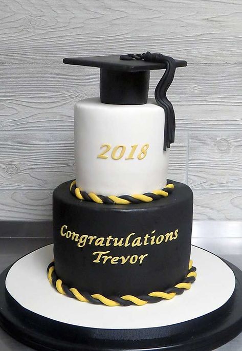 Simple Graduation Cakes, High School Graduation Cakes, Graduation Cake Designs, Tårta Design, Graduation Party Pictures, Cake Designs For Boy, Graduation Desserts, Grad Cake, Graduation Party Cake