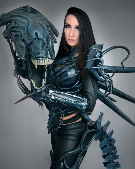 192 Likes, 7 Comments - Cosplay Girls (@cosplayer.girls) on Instagram: “Reposted from @hotandgeeky Go & Follow Them! Mention or DM @cosplayer.girls to be reposted &…” Xenomorph Cosplay, Alien Movie Costume, Xenomorph Costume, Alien Costume Women, Xenomorph Queen, Alien Cosplay, Horror Cosplay, Renn Faire, Amazing Halloween Costumes