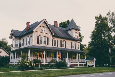 Raritan Inn Bed and Breakfast Small Town Bed And Breakfast, New England Bed And Breakfast, Bed And Breakfast Aesthetic, Vintage Bed And Breakfast, Inn Aesthetic, Bed And Breakfast Ideas, Inn Design, Ashley Poston, Cozy Inn