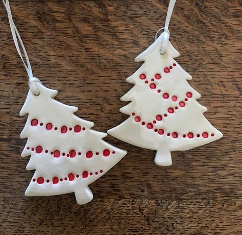 paper boat press — christmas tree ornament Gift Baskets For Friends, Baskets For Friends, Salt Clay, Joululahjat Diy, Clay Christmas Ornaments, Boat Diy, Itsekovettuva Savi, Clay Christmas Decorations, Ceramic Christmas Decorations