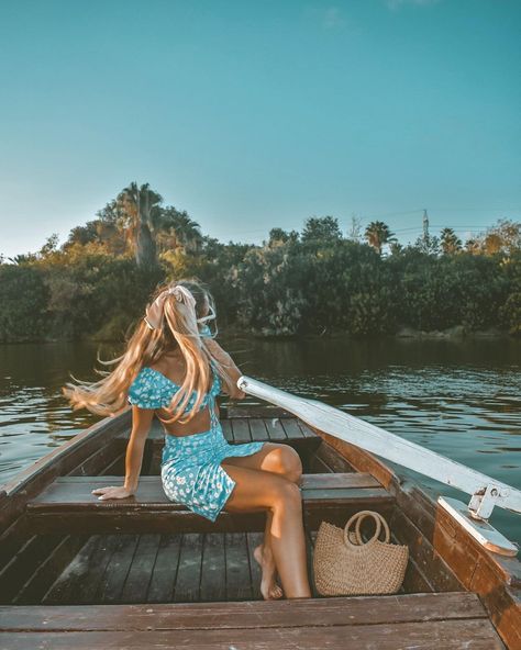 Notebook Boat Photoshoot, Rowing Boat Aesthetic, Row Boat Photoshoot, Rowboat Photoshoot, Boating Photoshoot, Trippy Flowers, Wooden Row Boat, Boat Photos, Boat Photoshoot