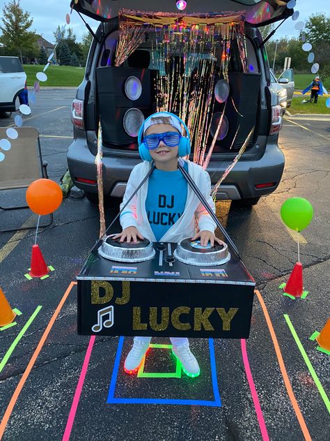 Dj Costume Ideas, Dj Halloween Costume Kids, Dj Costume Women, Dj Costume Halloween, Dj Costume For Kids, Music Costume Ideas, Invisible Man Costume, Dj Costume, Gumball Machine Costume