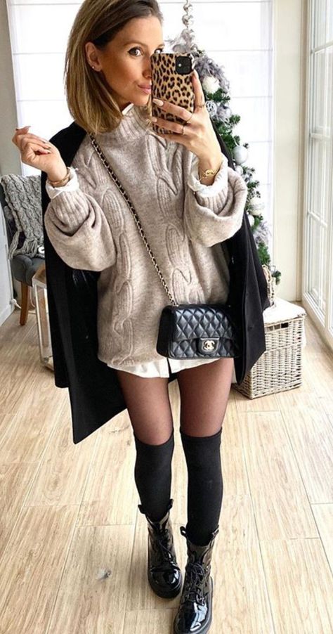 Fashion Knee Socks Outfits Winter, Outfit With Sweater, Knee Socks Outfits, Marten Outfit, Ankle Boots Outfit Fall, Sock Boots Outfit, Knee High Socks Outfit, Sweater Skirt Outfit, High Socks Outfits