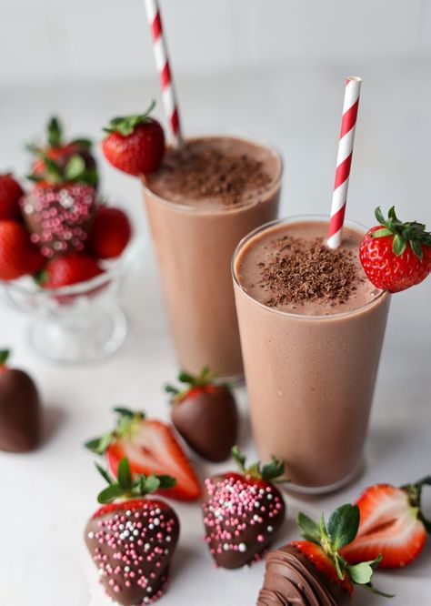 Chocolate Strawberry Smoothie for Valentine's Day | Elizabeth Rider Chocolate Strawberry Smoothie, Chocolate Almond Milk, Smoothie Recipes Strawberry, Fresh Breakfast, Protein Shake Smoothie, Apple And Peanut Butter, Healthy Smoothie Recipes, Yogurt Smoothies, Chocolate Smoothie