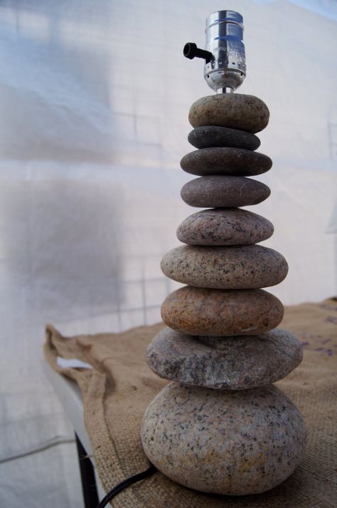 Beach Rock Cairn Lamp Curious craft diy rock/cairn lamp. For all those rocks you collected at the beach. AFS Rock Cairn, Rock Lamp, Stone Lamp, Rock Sculpture, Deco Luminaire, Beach Rocks, Viria, Stone Crafts, Beach Crafts