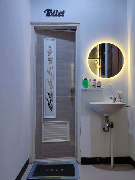 Small Room Makeover, Toilet And Bathroom Design, Simple Bathroom Designs, Small Bathroom Layout, Indian Room Decor, Washroom Decor, India Home Decor, Washbasin Design, Diy House Renovations