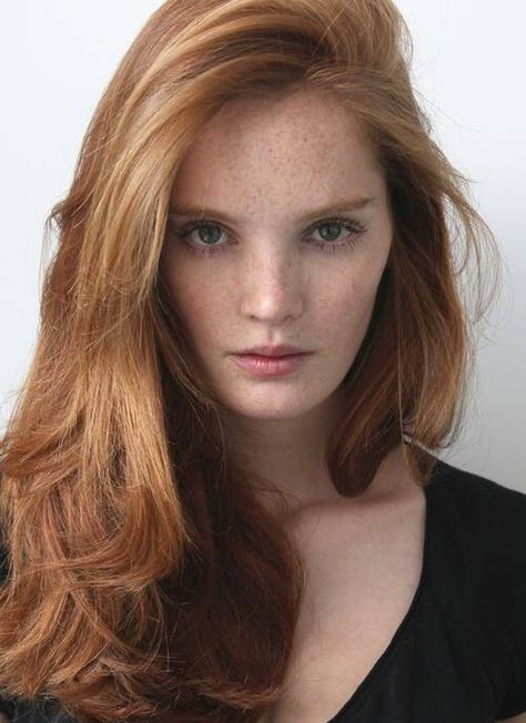 Alexina Graham, Red Freckles, Hair Color Unique, Red Hair Woman, Ginger Girls, Redhead Beauty, Model Face, Redhead Girl, Outfit Trends