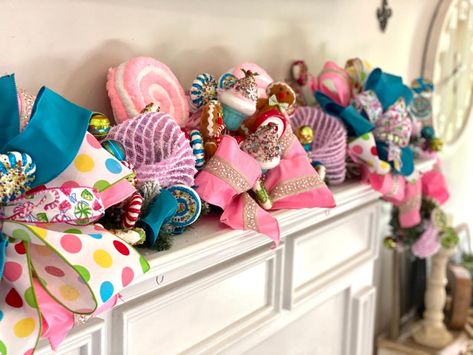 How to Make a Christmas Garland for Your Mantle Candy Christmas Garland, Grace Monroe, Lollipop Decorations, Christmas Chandelier, Candy Christmas Tree, Christmas Tree Topper Bow, Diy Christmas Garland, Garland Diy, Candyland Christmas