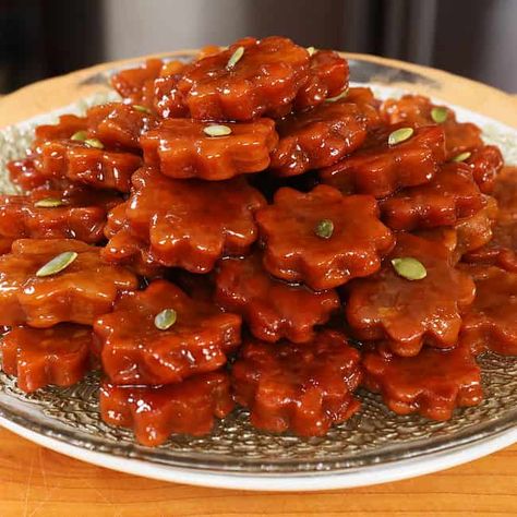 Korean Treats Recipes, Korean Cookie Recipe, Korean Cookies Recipes, Yakgwa Recipe, Korean Yakgwa, Honey Biscuits Korean, Yakgwa Cookies, Korean Honey Cookies, Gochujang Caramel Cookies Nyt