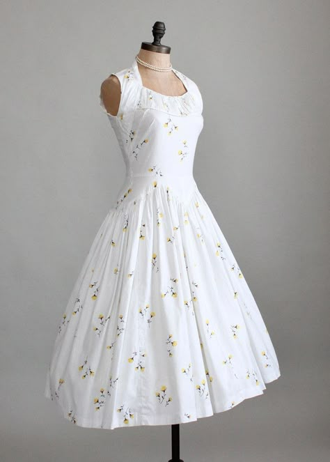 White Cotton Sundress, 1950s Summer Dress, Cute Dress Designs, White Floral Summer Dress, Vintage Dress Outfit, Sundress Vintage, Vintage Sundress, Australia Vintage, Dresses Australia