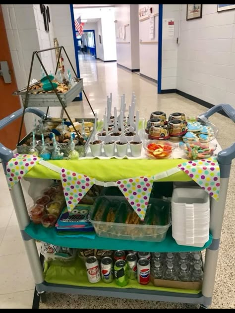 Snack cart for Teacher Appreciation Week 2018 Treat Cart, Appreciation Themes, Teacher Appreciation Lunch, Teacher Appreciation Themes, Teacher Encouragement, Teacher Morale, Snack Cart, Teachers Week, Staff Appreciation Week