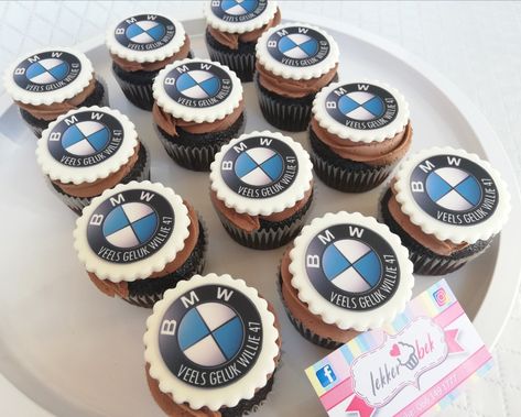 Bmw Cookies, Bmw Birthday Party Ideas, Bmw Cupcakes, Bmw Cake Ideas For Men, Bmw Cakes For Boys, Cars Birthday Cake, Candy Birthday Cakes, Vintage Birthday Cakes, 30th Party