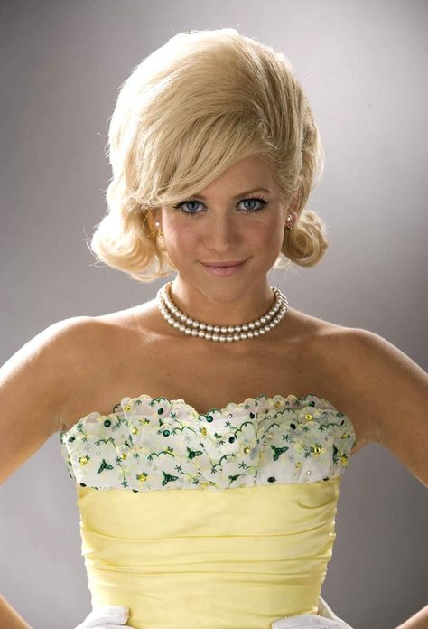 Hairspray Broadway, Amber Von Tussle, Outfits In Movies, Hairspray Hairstyles, Hairspray Costume, Hairspray The Musical, Hairspray Movie, Hairspray 2007, 60's Hair