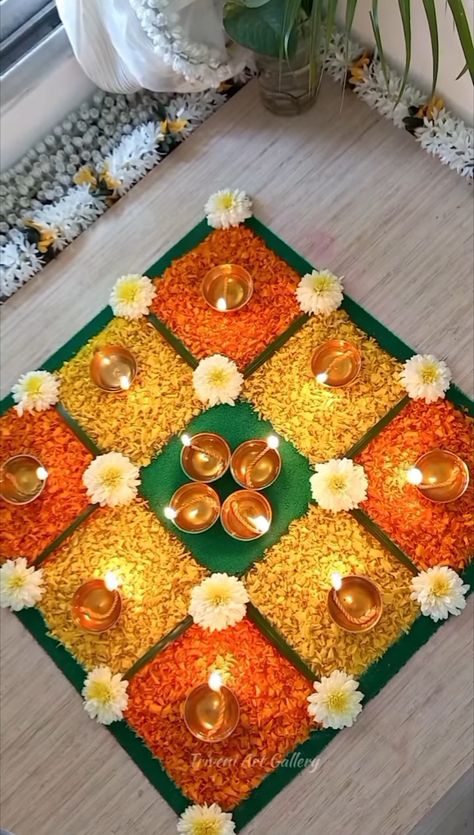 Wedding Kolam Designs, House Warming Rangoli, Floral Rangoli Designs Flower, Annaprashan Decoration Ideas, Real Flower Rangoli, Rangoli Designs With Flowers, Indian Decor Diy, Floral Rangoli, Simple Flower Rangoli