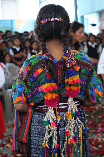 The beautiful colors of Guatemala www.coeduc.org Guatemala Fashion, Guatemalan Traditional Clothing, Guatemala Traditional Clothing, Guatemala Women, Guatemalan Clothing, Guatemala Textiles, Jawaharlal Nehru, Colorful Clothing, Guatemalan Textiles