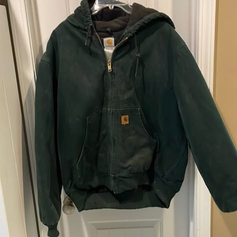 Mens Carhart hooded jacket Aesthetic Jackets Men, Cargarte Jacket Outfit, Vintage Carhartt Jacket Outfit, Feminine Masculine Style, Carhartt Jacket Outfit Men, Carhartt Outfit Men, Carhartt Mens Fashion, Mens Carhartt Jacket, Carhartt Jacket Women's