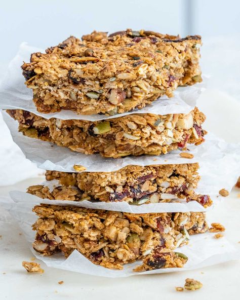 Cranberry Granola Bars, Granola Bar Recipe Chewy, Clean Eating Kids, Healthy Granola Bars, Raw Pumpkin Seeds, Clean Eating Breakfast, Granola Healthy, Clean Food Crush, Food Crush