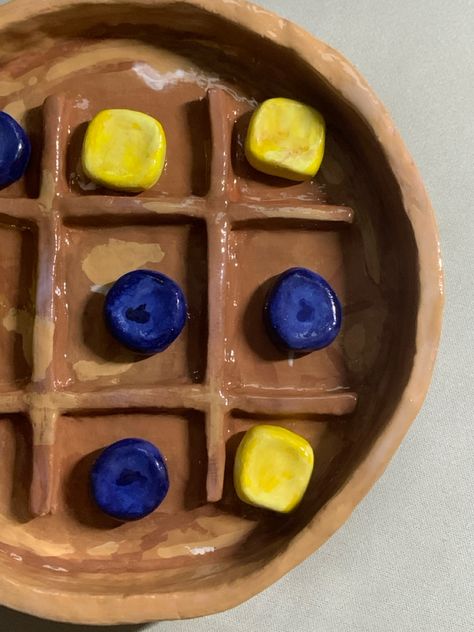 Waffle Tik Tak Toe, Clay Waffle Tic Tac Toe Board, Ceramic Tik Tak Toe Boards, Clay Tic Tac Toe Board Ideas, Pottery Tic Tac Toe, Waffle Tic Tac Toe Board, Clay Tic Tac Toe Board, Easy Clay Sculptures, Tic Tac Toe Board