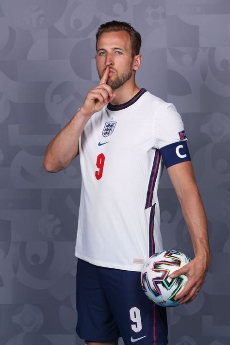 Harry Kane Wallpapers, Kane Harry, Kane Wallpaper, Harry Kane England, Tottenham Hotspur Wallpaper, Tottenham Football, Vow Of Silence, England National Football Team, Football Poses