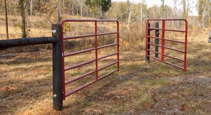 Cattle Gate, Livestock Fence, Pasture Fencing, Fence Diy, Ranch Gates, Gate Fence, Farm Gate, Fencing Ideas, Metal Gates