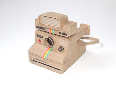 Polaroid Land ONestep camera made out of cardboard Cardboard Polaroid Camera, Paper Film Camera, Camera Out Of Cardboard, How To Make A Camera Out Of Cardboard, Camera Made Out Of Cardboard, Polaroid Camera Card Diy, Cardboard Camera, Cardboard Sculptures, Camera Crafts