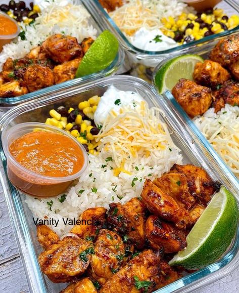 Vanity Valencia Chipotle Chicken And Rice, Chicken And Rice Bowls, Clean Dinner, Easy Meal Prep Lunches, Chicken Breakfast, Dinner Snacks, Dinner Meal Prep, Chipotle Chicken, Easy Healthy Meal Prep