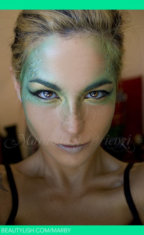 Costume Medusa, Mermaid Makeup Halloween, Dragon Makeup, Siren Costume, Fantasy Make-up, Alien Makeup, Siren Mermaid, Mermaid Halloween, Super Party