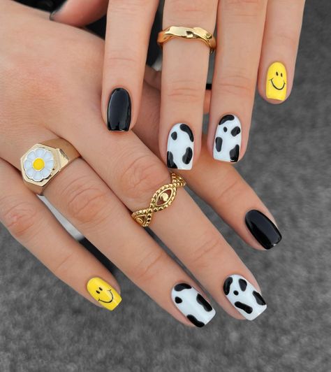 Posted by Zoe Scott: Ready to elevate your nail game with timeless sophistication? Dive into the world of black and white nail designs with me! In this blog post, I'll gui... Cowboy Nails, Black And White Nail, Western Nails, Country Nails, Cow Nails, Cute Summer Nails, White Nail, Baymax, Yellow Nails