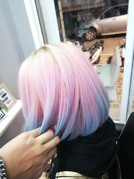 Kokomi Hair Dye, Kokomi Hair Color, Pink And Blue Short Hair, Kokomi Hair, Pink To Blue Hair, Blue Tips Hair, Pink And Blue Hair, Blue And Pink Hair, Which Hair Colour