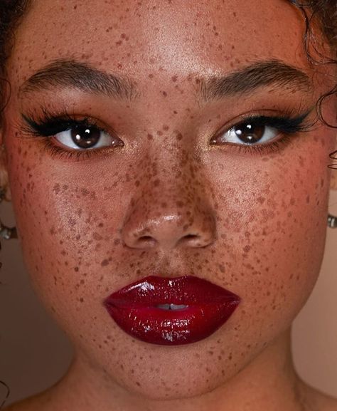 Red Lip Looks Black Women, Red Lip Makeup Black Women, Red Makeup Looks Black Women, Red Lip Makeup Looks, Lip Looks, Red Lips Makeup Look, Freckles Makeup, Maquillage On Fleek, Lip Combos