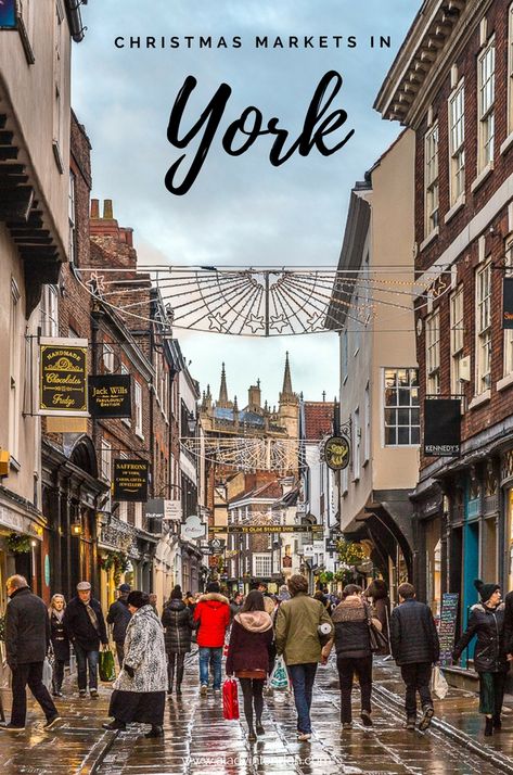 York goes all-out for Christmas. Every inch of the city is decked with chalets and cheer. Here's a York Christmas market guide featuring the 5 best. #york #yorkshire #christmas #christmasmarkets #christmasdecor London Walking Tours, London Nightlife, London On A Budget, British Christmas, Markets In London, Christmas In England, London 2022, London England Travel, London Neighborhoods