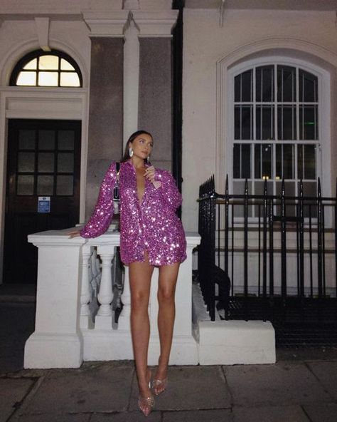 Sarah Ashcroft Outfits, Pink Mini Skirt Outfit, Sarah Ashcroft, 21st Birthday Outfit, Sparkly Outfits, Sparkle Outfit, Shimmery Dress, Aesthetic Streetwear, Ibiza Outfits