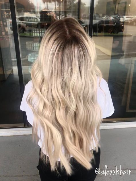 Blonde Hair With Blended Dark Roots, Blonde Hair Brown Shadow Root, Blonde Hair With Melted Roots, Shadow Root With Blonde, Shadow Root Blonde Long Hair, Icy Blonde With Root Melt, Blonde With Drop Root, Blonde Hair W Brown Roots, Bright Blonde Hair Shadow Root