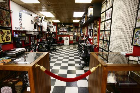 The 10 Best Tattoo Shops in Philadelphia Tattoo Studio Ideas, Shop Decor Ideas, Tattoo Shop Decor, Modern Tattoo Ideas, Colorado Tattoo, Tattoo Abstract, Mother And Son Tattoo, Painless Tattoo, Pueblo Colorado