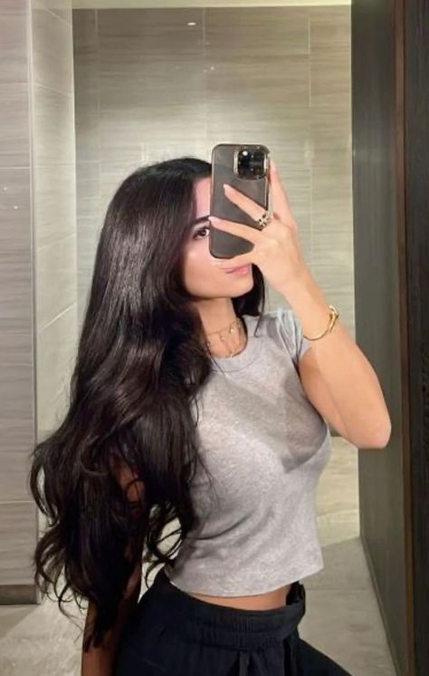 Rambut Brunette, Dream Hair, Shiny Hair, Brunette Hair, Aesthetic Hair, The Mirror, Dark Hair, Pretty Hairstyles, Hair Looks