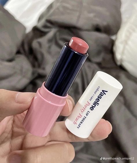 Vaseline Lip Therapy, Vaseline Lip, Makeup Accesories, Makeup Package, Fancy Makeup, Makeup Items, Birthday Wishlist, Makeup Essentials, Lip Oil