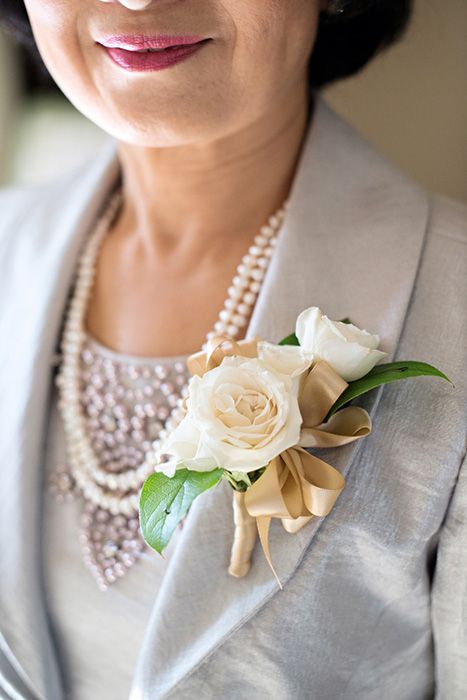 Spray rose corsage (Flowers by Lee Forrest Design, photo by: KWP Weaver) Pinned Corsage, Wedding Coursage, Corsage Wedding Mother, Mother Of The Bride Flowers, Corsage Design, Mother Of Bride Corsage, Rose Corsage, Corsage And Boutonniere, Corsage Pins