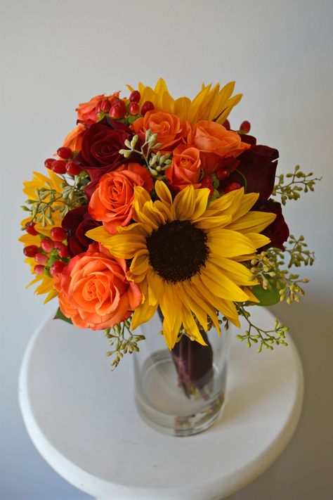 Bridesmaid Bouquet Sunflower Roses, Sunflowers And Orange Roses, Sunflower Red Rose Bouquet, Sunflower Fall Bouquet, Orange Bouquet Flowers, Sun Flowers And Roses, Roses With Sunflowers, Fall Rose Bouquet, Black Magic Roses