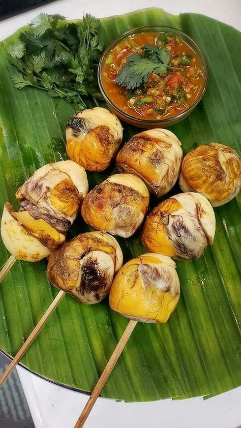 Balut Egg Philippines, Balut Egg, Bamboo Food, Ways To Cook Eggs, Bizarre Foods, Filipino Foods, Couscous Recipes, Food Concept, Exotic Food