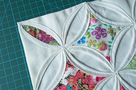 Quilting Tutorial: Cathedral Windows Part 1 – Preparing the Background Squares | SusieDDesigns Sewing & Crafts Quilt Cathedral Window Pattern, Cathedral Window Quilt Tutorial, Cathedral Window Patchwork, Cathedral Quilt, Cathedral Window Quilt, Window Quilts, Cathedral Window Quilts, Quilting Tutorial, Cathedral Window