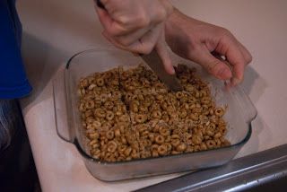 Cheerios Bars, Peanut Butter Cheerios, Cheerios Recipes, Peanut Butter Cheerio Bars, Cheerio Bars, Food Log, Cereal Recipes, Chocolate Peanuts, Cookie Desserts