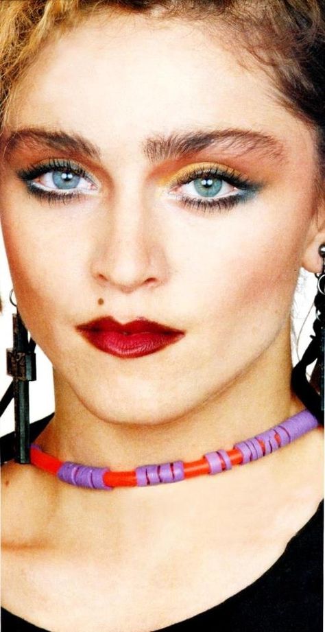 #Madonna Madonna 80s Makeup, 1980’s Makeup, 70s Makeup Disco, Madonna 80s Fashion, 80s Eye Makeup, 80s Hair And Makeup, 1980s Makeup And Hair, 90s Makeup Trends, 80s Makeup Looks