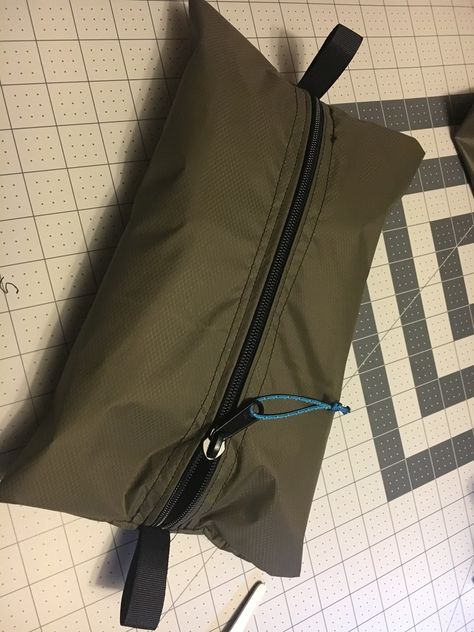 Diy Hiking Backpack, Hiking Sewing Projects, Practical Hiking Bags With Zipper Closure, Sewing Roll Up Bag, Military Diy, Backpack Project, Bushcraft Backpack, Camping Projects, Center Of The Earth