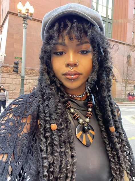 #bohogirl #boho #earthy #blackhairstyles #jewelry Fairy Braids Black Women, Earthy Hair Accessories, Boho Protective Hairstyles, Alternative Hairstyles Black Women, Earthy Locs, Butterfly Locs With Bangs, Colorful Faux Locs, Study Hairstyles, Layered Twists