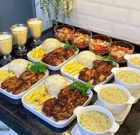 Food Set Up, Simple Family Meals, Catering Ideas Food, Party Food Buffet, Catering Food, Food Displays, Buffet Food, Food Recepie, Food Platters