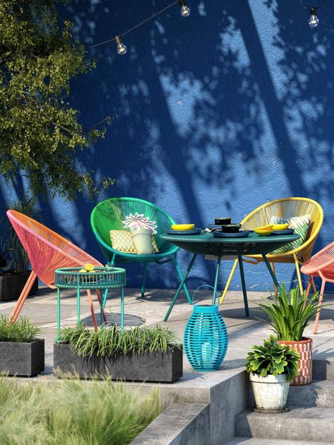 Round Garden Table, Garden Patios, Rattan Design, Stylish Outdoor Furniture, Garden Table And Chairs, Architecture Ideas, London Flat, Steel Chair, Patio Makeover