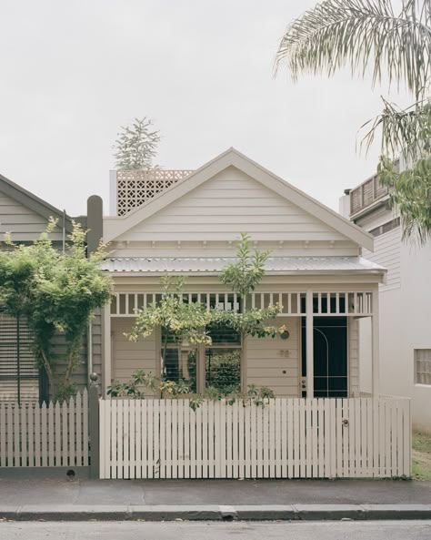 Breeze Block Lovers, This Cottage Renovation in Australia Is for You - Dwell Terracotta Tiles Outdoor, Future House Exterior, Courtyard Homes, Biophilic Architecture, Australian Houses, Garden Tower, Timber Gates, House Moodboard, House Australia